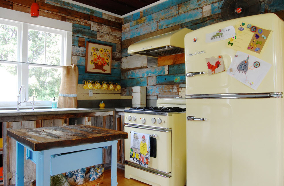 Холодильник в интерьере современной кухни