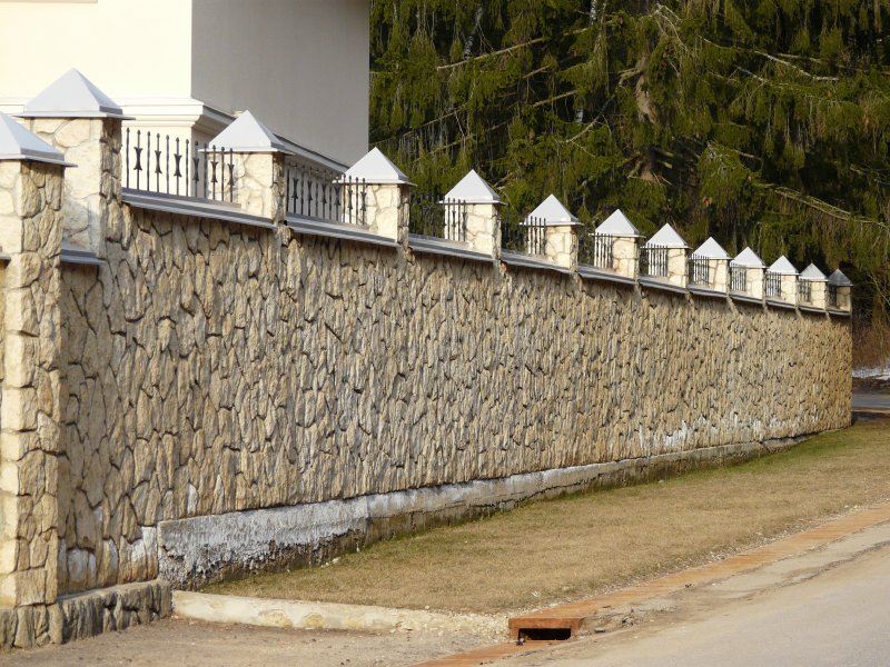 Забор на дачном участке: 100 оригинальных идей
