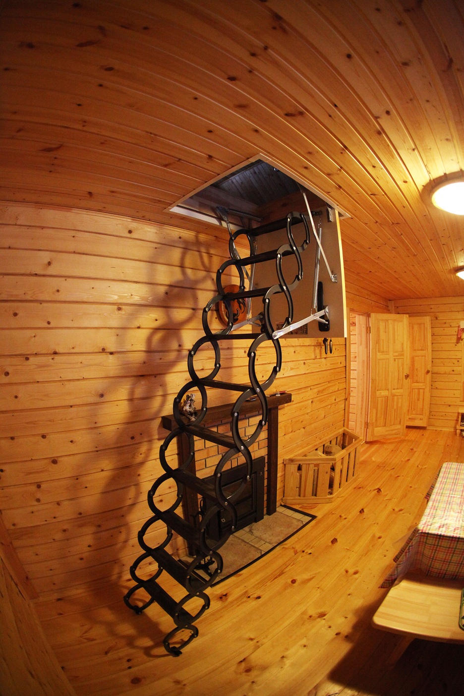 Лестница в доме на мансарду: выбираем оптимальный вариант