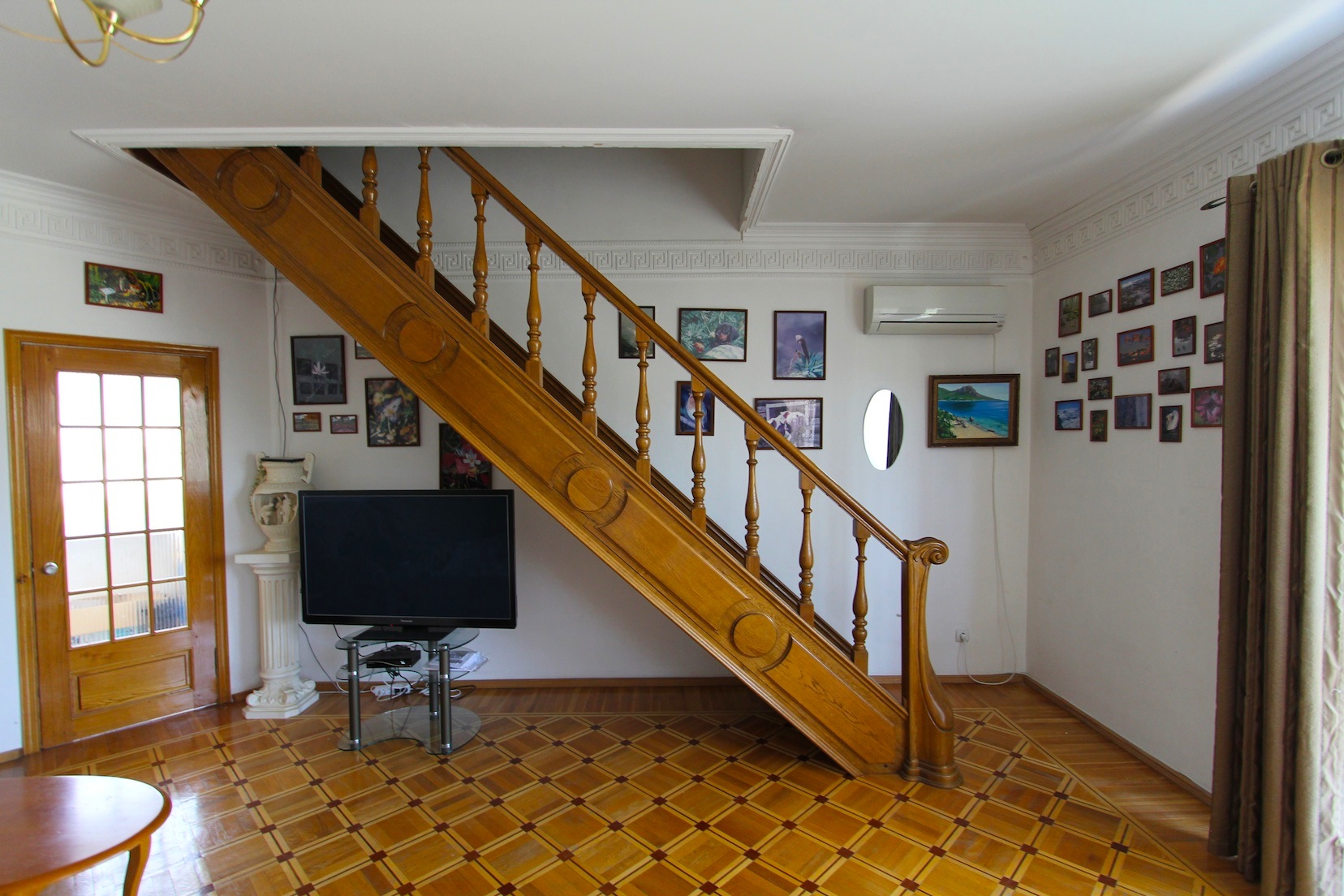 Лестница в доме на мансарду: выбираем оптимальный вариант