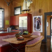 Кухня с деревянными панелями