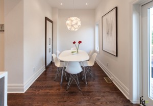 Кухонный стол в закутке кридора