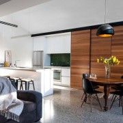 Небольшая кухонная зона в гостиной