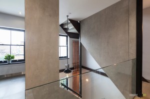 Подвесной светильник на металлической цепи