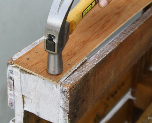 Первый шаг седьмого этапа изготовления полки для кухни