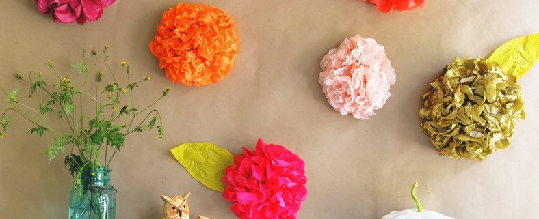 Цветы из бумаги для декора стен своими руками: как красиво украсить пустуюстену