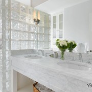 Разделение пространства стеклоблоками