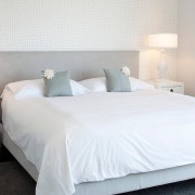 Светлы однотонные обои