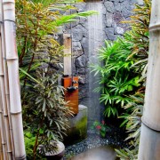 Бамбуковые стены летнего душа