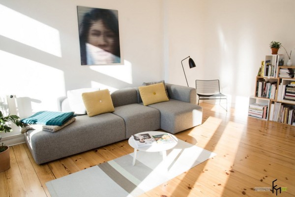 Серый диван в интерьере