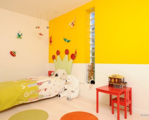 Яркий желтый в детской спальне