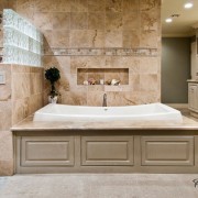 Украшение из стеклоблоков