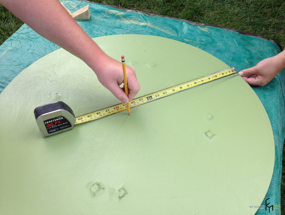 Второй шаг шестого этапа изготовления стола