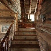 Лестница из дерева под цвет стен