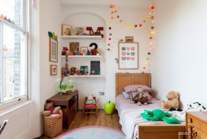 Картина на стене в детской