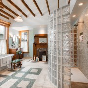 Перегородка из стеклянных блоков