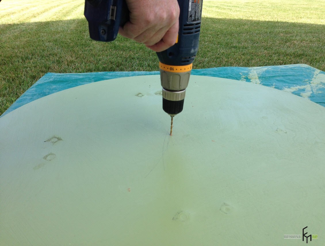 Третий шаг шестого этапа изготовления стола