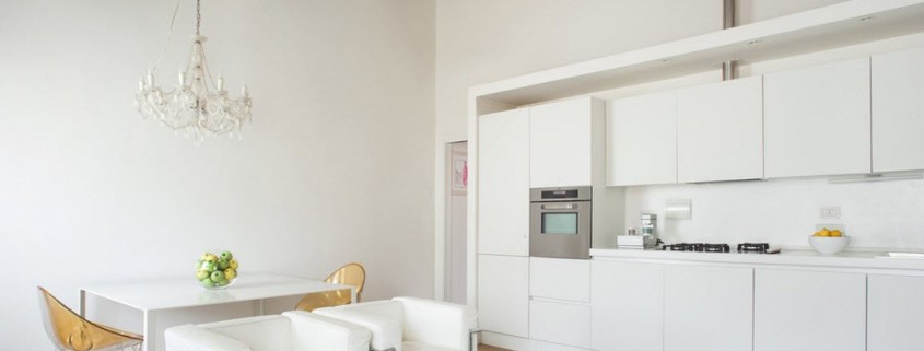 Кухня-студия в доме из бруса