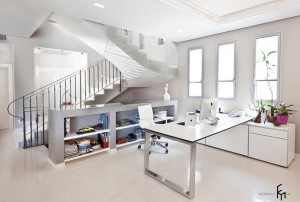 Письменный стол в стиле хай-тек