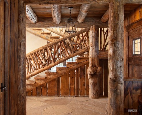 Деревянная лестница в стилизованном доме