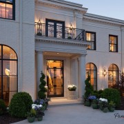 Дом из белого кирпича