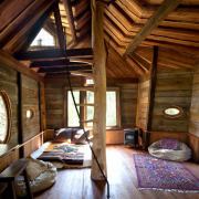 Внутреннее оформление домика на дереве