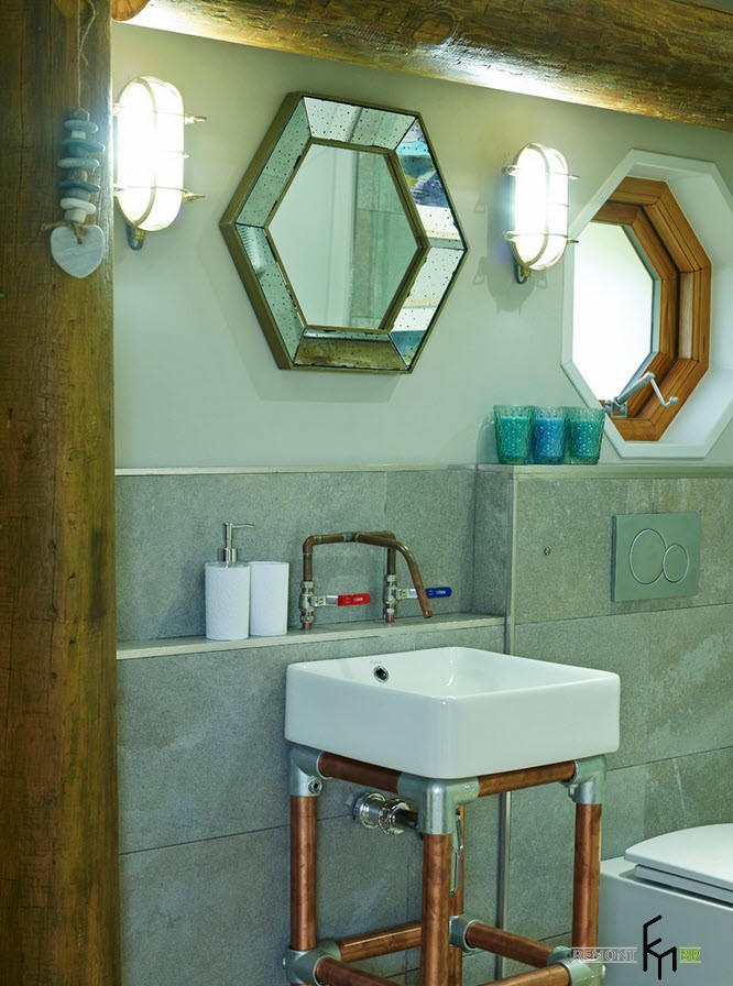 восьмиугольное зеркало в ванной