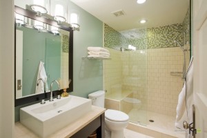 Декоративная мозаика в ванной