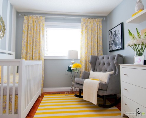 Серое кресло-качалка в детской