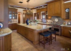Кафель кирпичного цвета на полу кухни