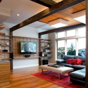 Безумно уютный интерьер с деревом