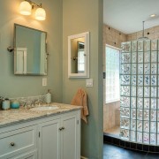 Выделение душа с помощью стеклоблоков