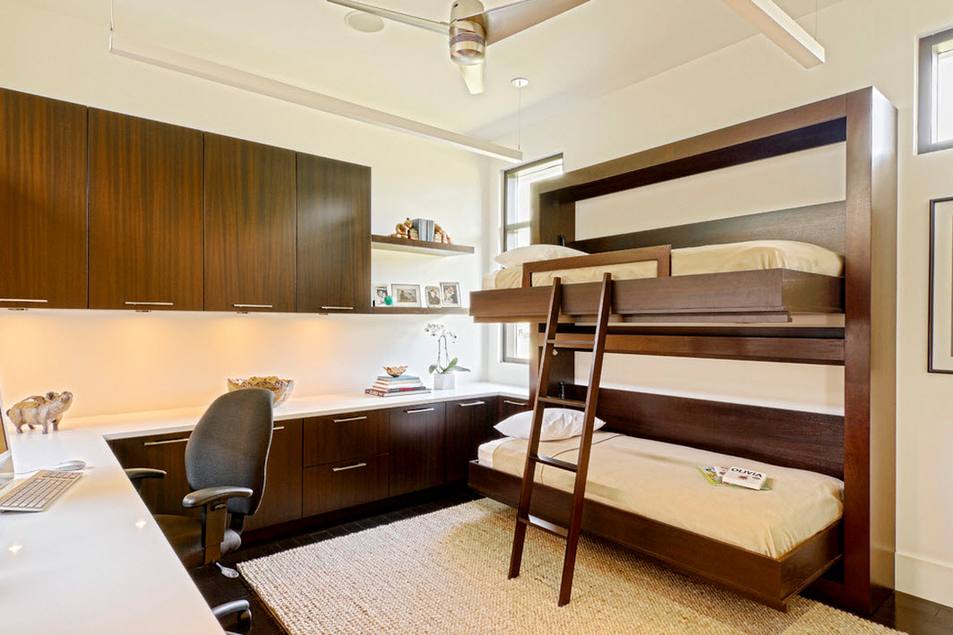 Двоярусне ліжко в коричневому меблевому гарнітурі