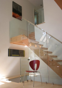 Фото лестниц из стекла в интерьере