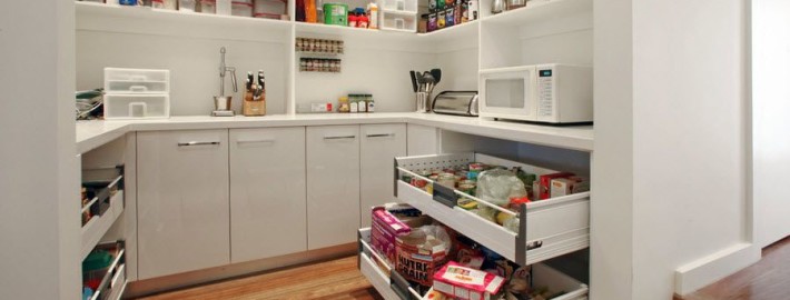 Как обустроить кладовку
