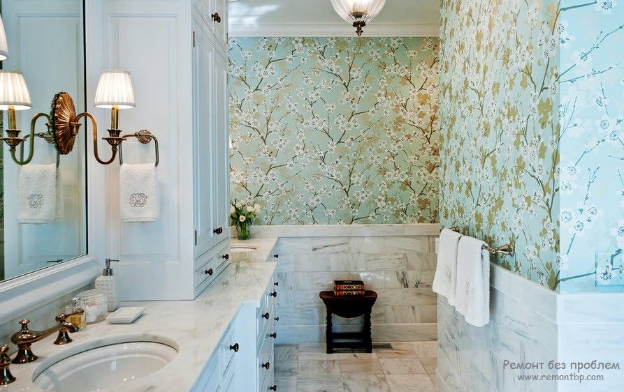 Флізелінові шпалери в інтер'єрі ванної кімнати