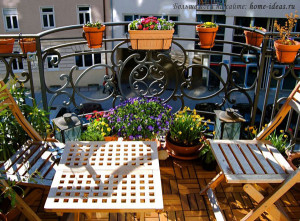 Деревянная мебель для балкона