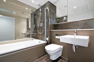 Коричневая плитка в ванной комнате