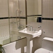 Дизайн современной маленькой ванной комнаты