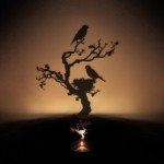 Ночник дерево с птицей тень