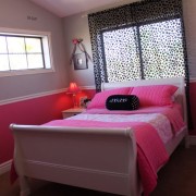 Розовая кровать для девочки