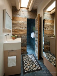 Деревянное оформление стен ванной комнаты