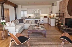 Светлая гостиная в стиле лофт