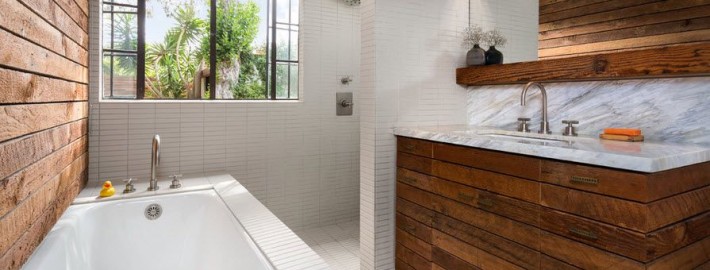 Деревянная ванная комната