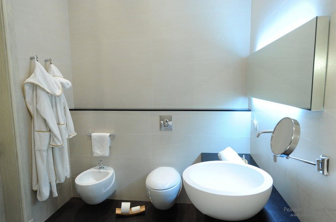 Чорно-біле поєднання кольорів в інтер'єрі ванної кімнати