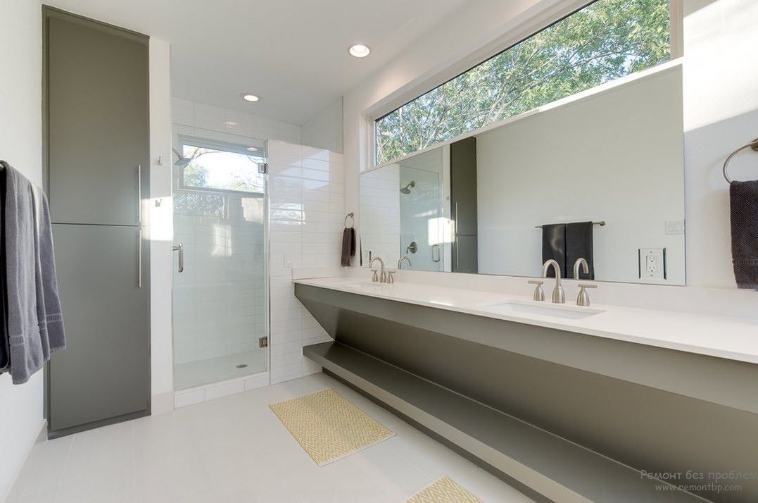 Сіро-білий інтер'єр ванної кімнати в стилі мінімалізм