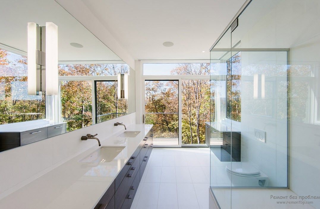 Эффектная просторная ванная комната в стиле минимализм