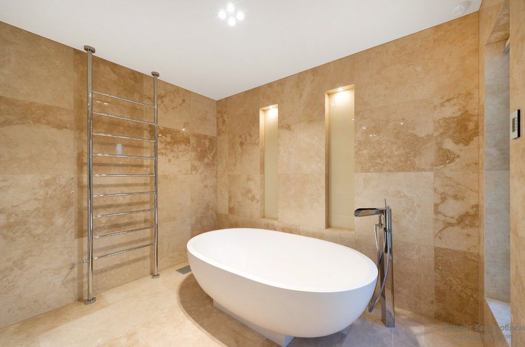 Необычная овальная ванна - центр ванной комнаты в стиле минимализм