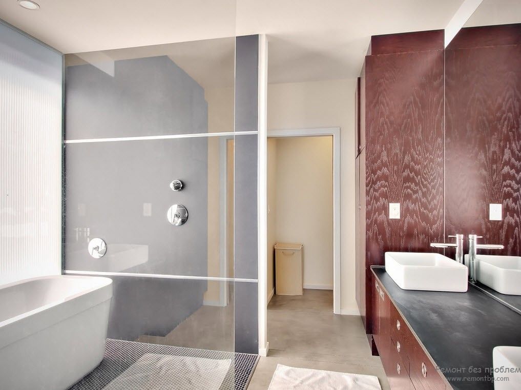 Сантехника прямоугольной формы в минималистской ванной комнате
