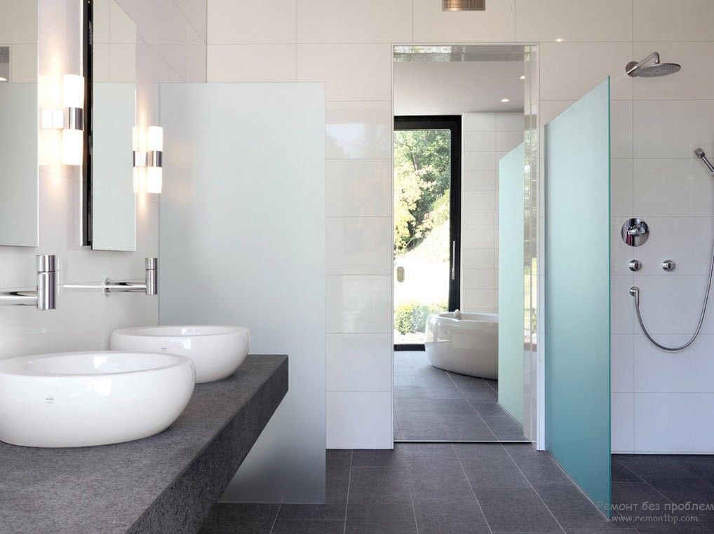 Серый камень и мрамор в интерьере ванной комнаты в стиле минимализм